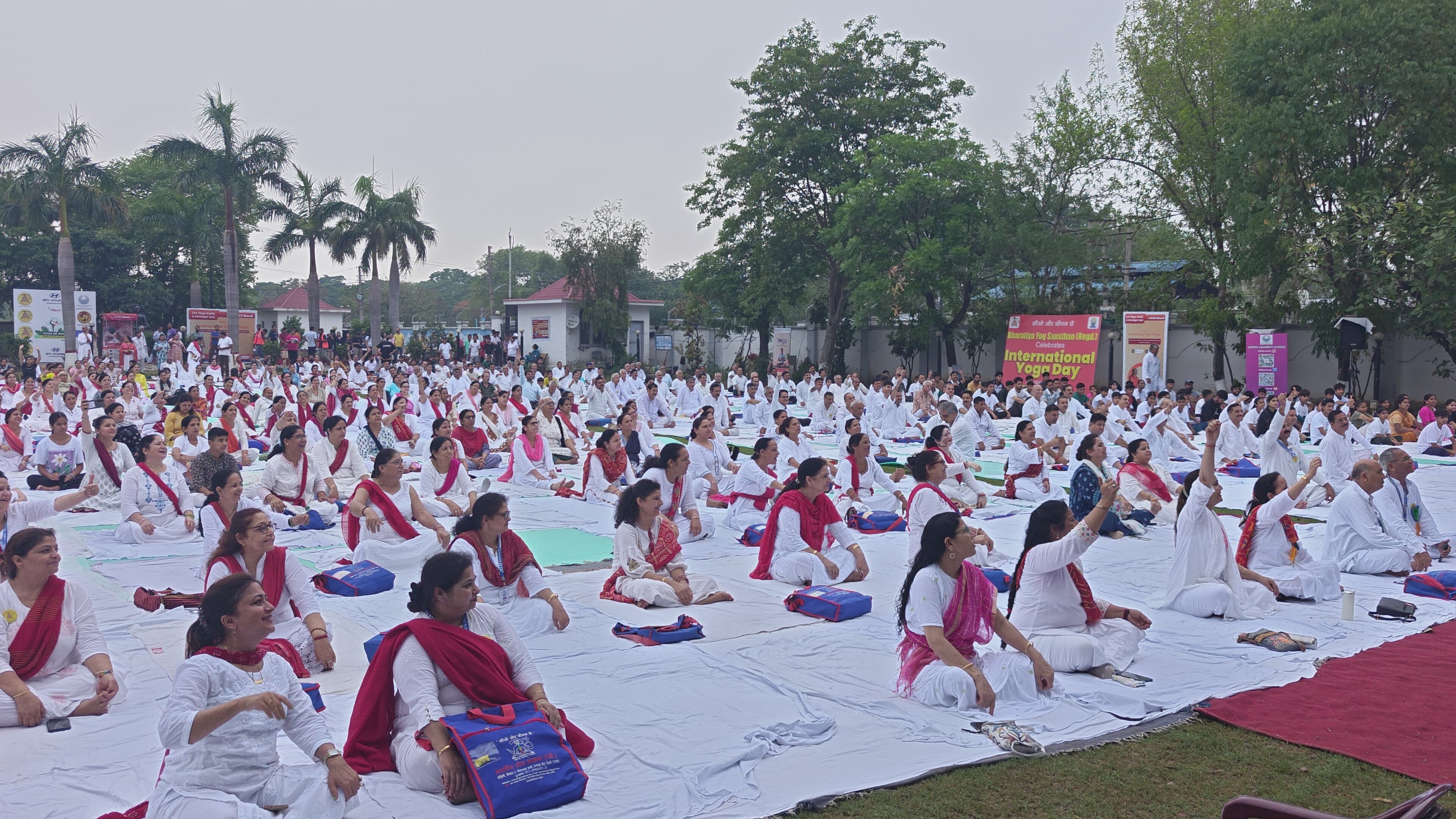 आयुक्त डॉ. देवांश यादव ने सांस्कृतिक संदेश और स्थिरता अभियान के साथ अंतर्राष्ट्रीय योग दिवस समारोह का नेतृत्व किया आयुक्त डॉ. देवांश यादव ने सांस्कृतिक संदेश और स्थिरता अभियान के साथ अंतर्राष्ट्रीय योग दिवस समारोह का नेतृत्व किया
