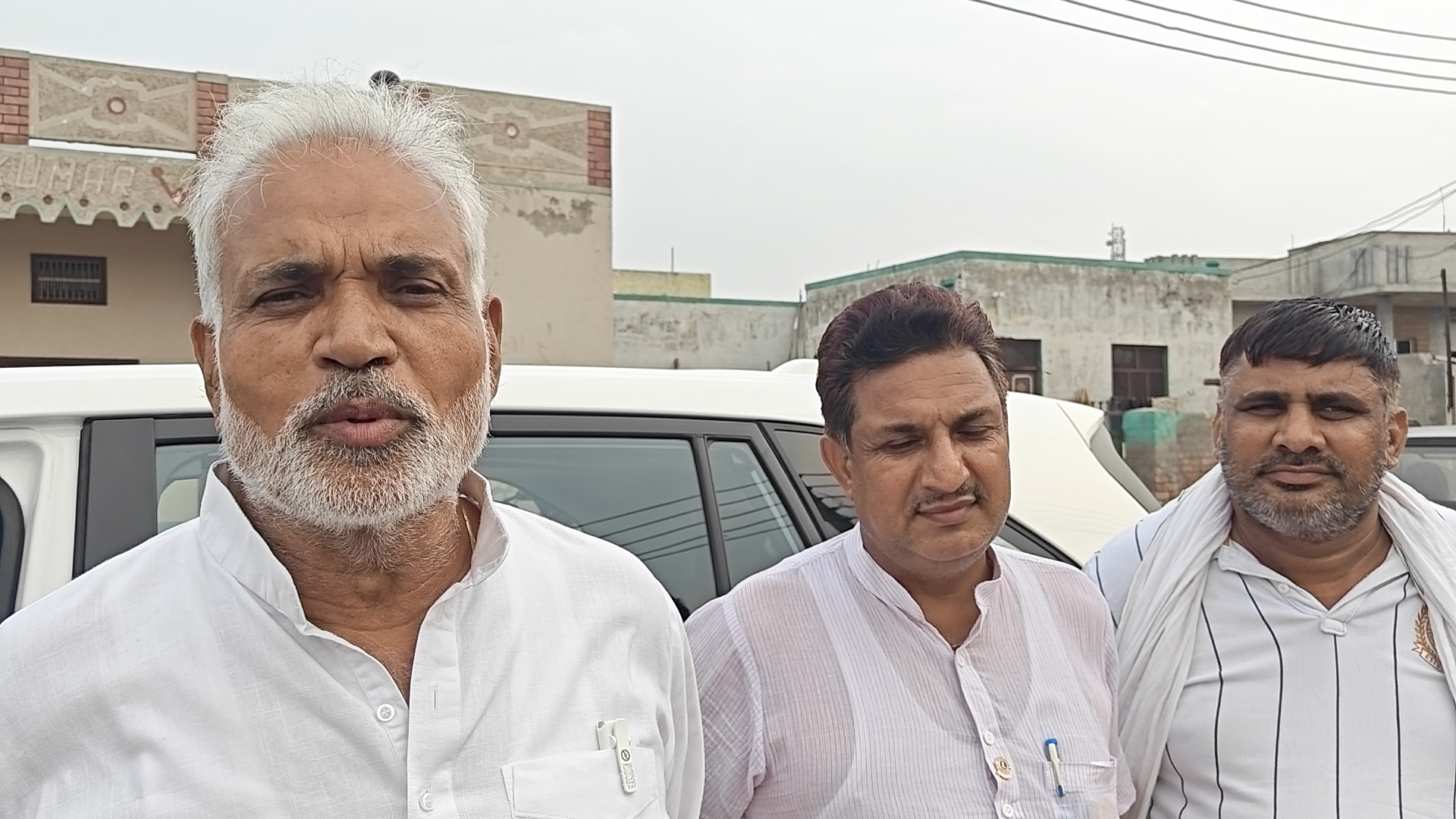 पत्रकारों से बातचीत करते हुए सांसद जयप्रकाश। पत्रकारों से बातचीत करते हुए सांसद जयप्रकाश।