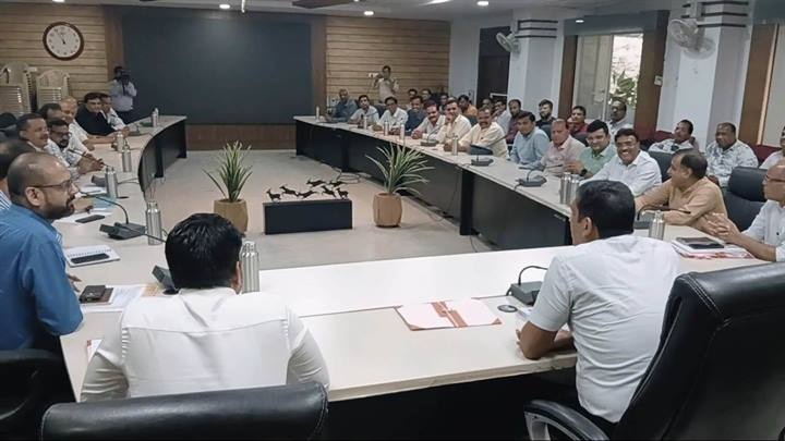 कलेक्टर ने की समीक्षा कलेक्टर ने की समीक्षा