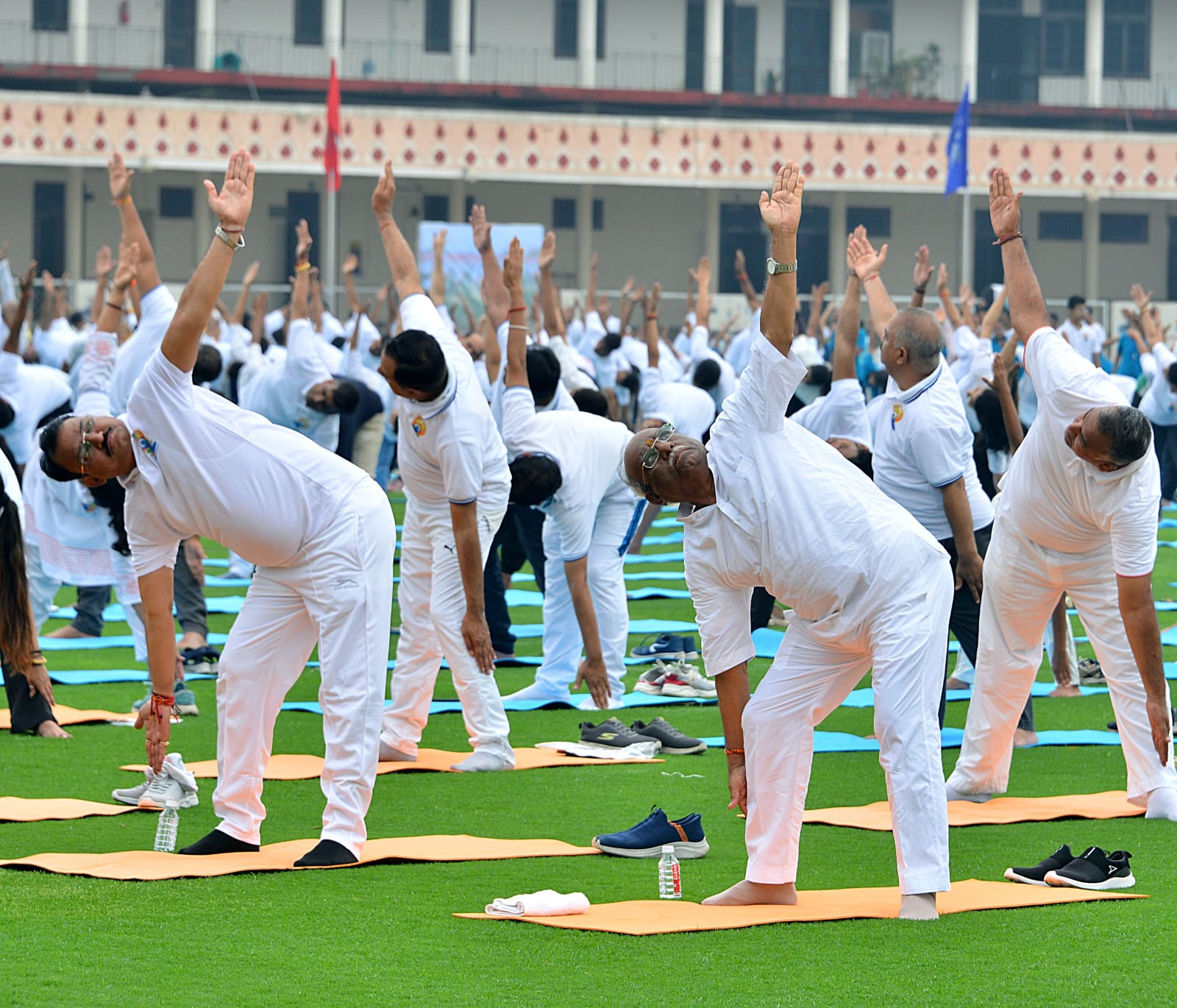 राज्यपाल बागडे ने योग कर स्वस्थ जीवन जीने का दिया संदेश राज्यपाल बागडे ने योग कर स्वस्थ जीवन जीने का दिया संदेश