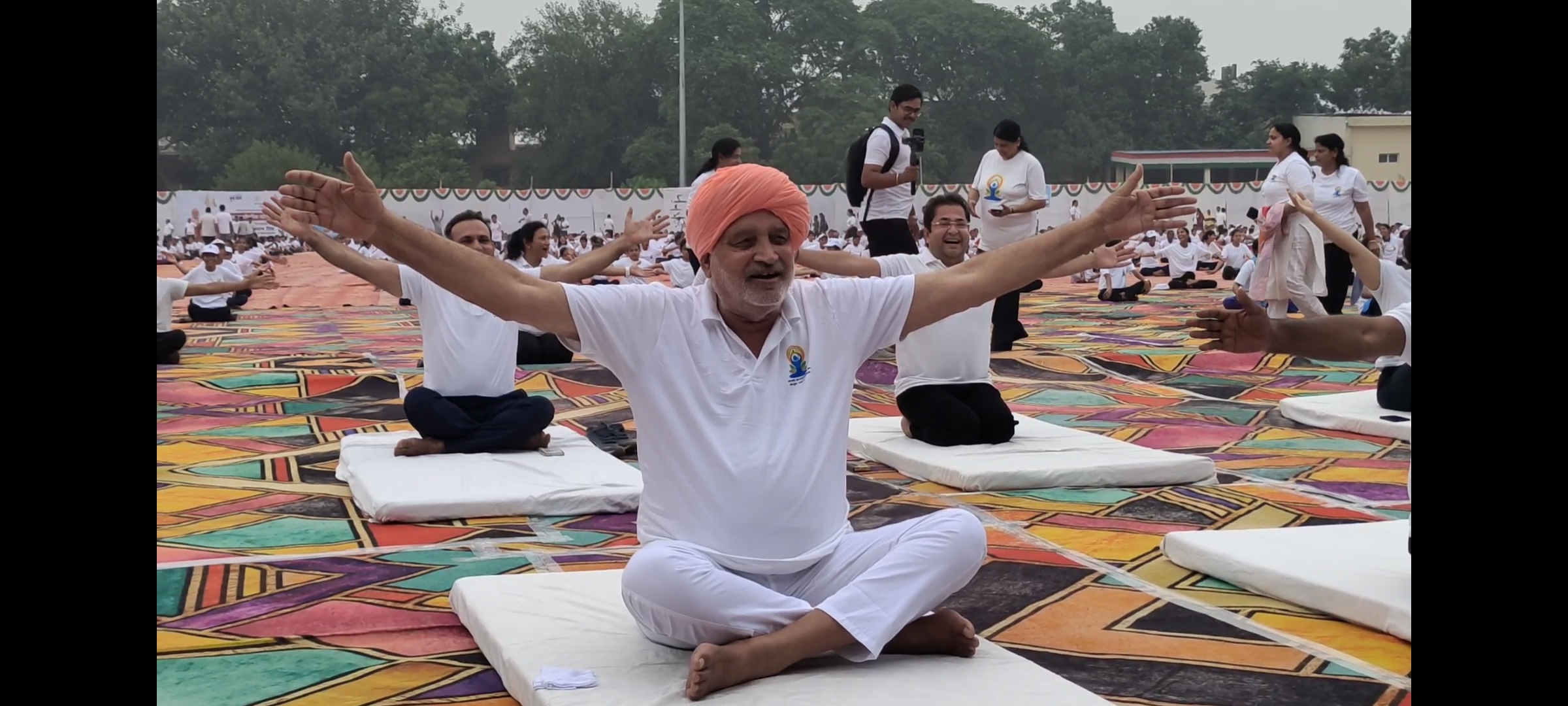 पानीपत के शिवाजी स्टेडियम में अंतर्राष्ट्रीय योग दिवस पर योग करते हरियाणा के कृषि मंत्री श्याम सिंह राणा पानीपत के शिवाजी स्टेडियम में अंतर्राष्ट्रीय योग दिवस पर योग करते हरियाणा के कृषि मंत्री श्याम सिंह राणा