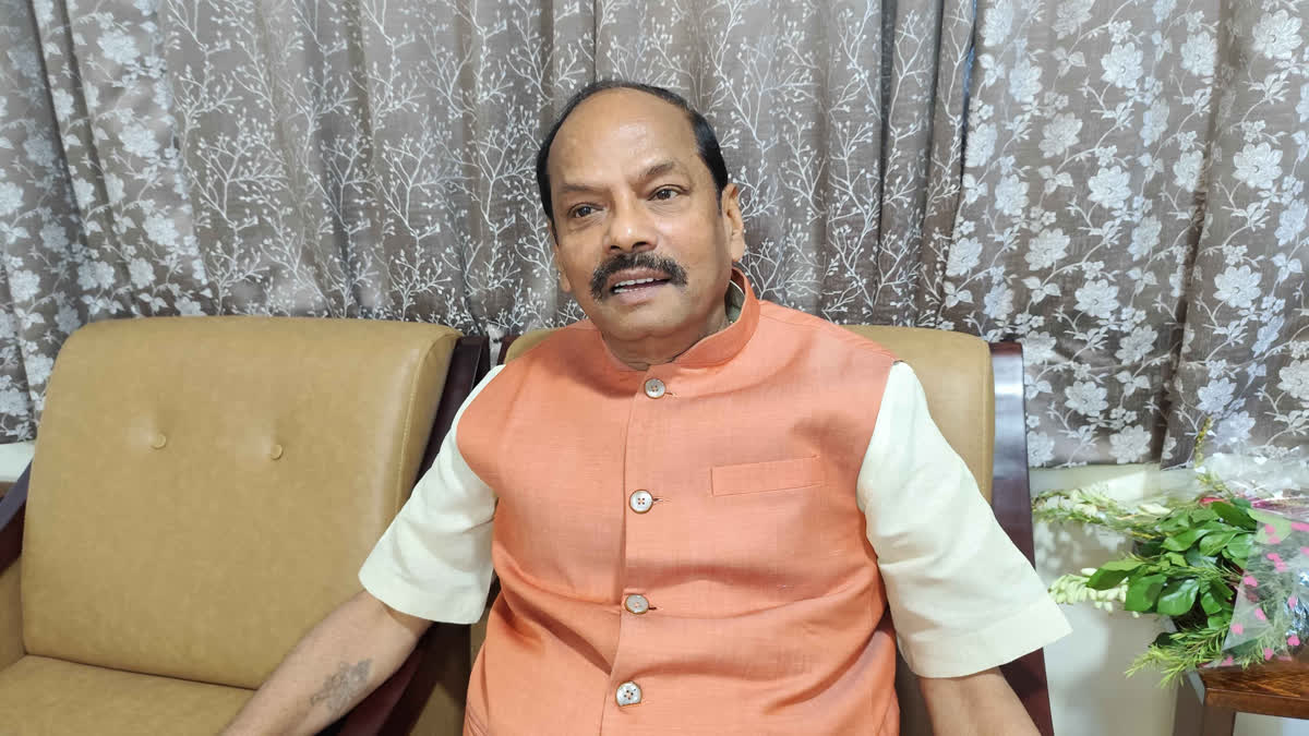 प्रेसवार्ता करते पूर्व सीएम रघुवर दास प्रेसवार्ता करते पूर्व सीएम रघुवर दास
