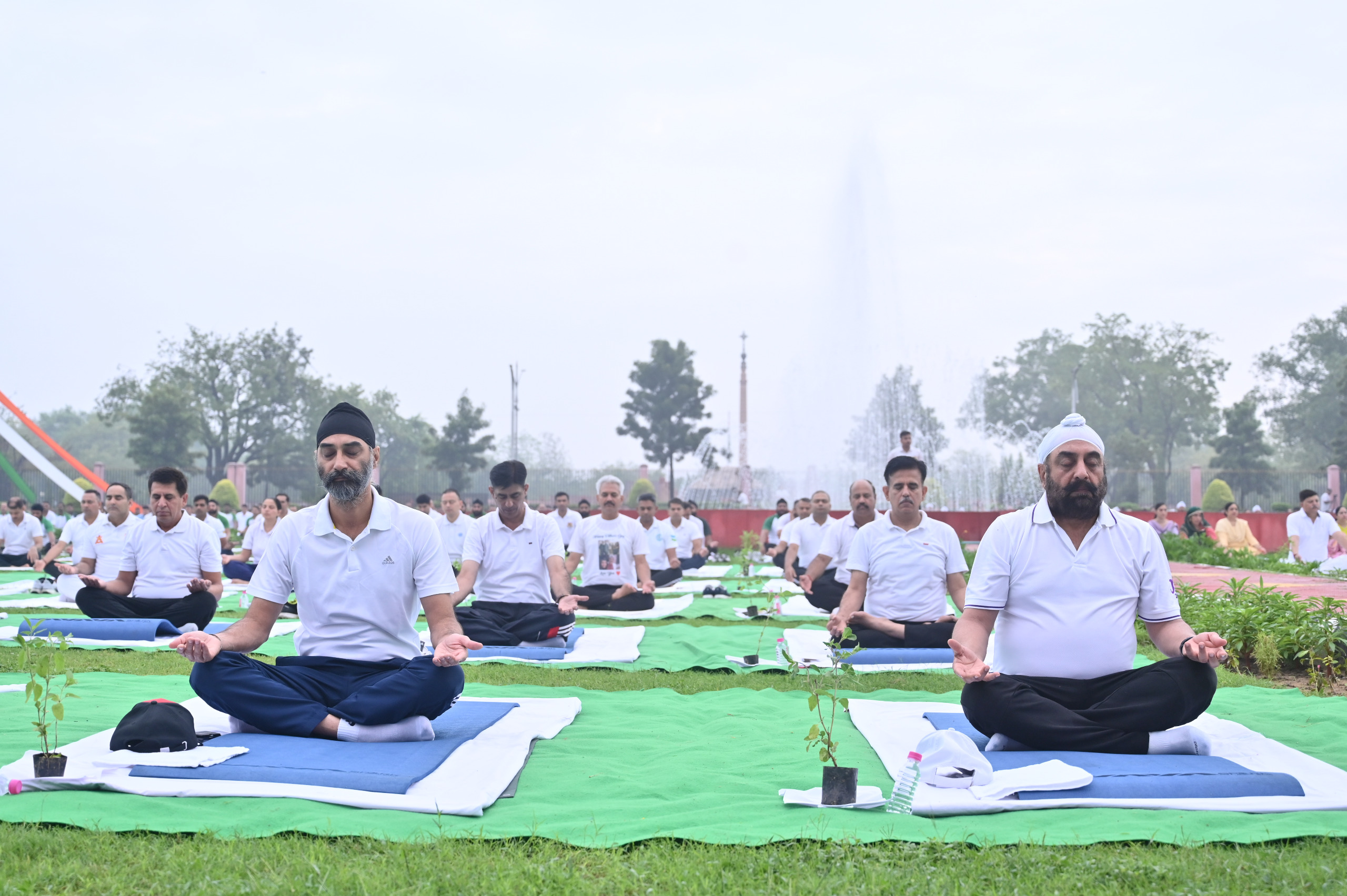 सप्त शक्ति कमान ने मनाया अंतर्राष्ट्रीय योग दिवस:450 से अधिक सैनिकों और उनके परिवारों ने लिया भाग