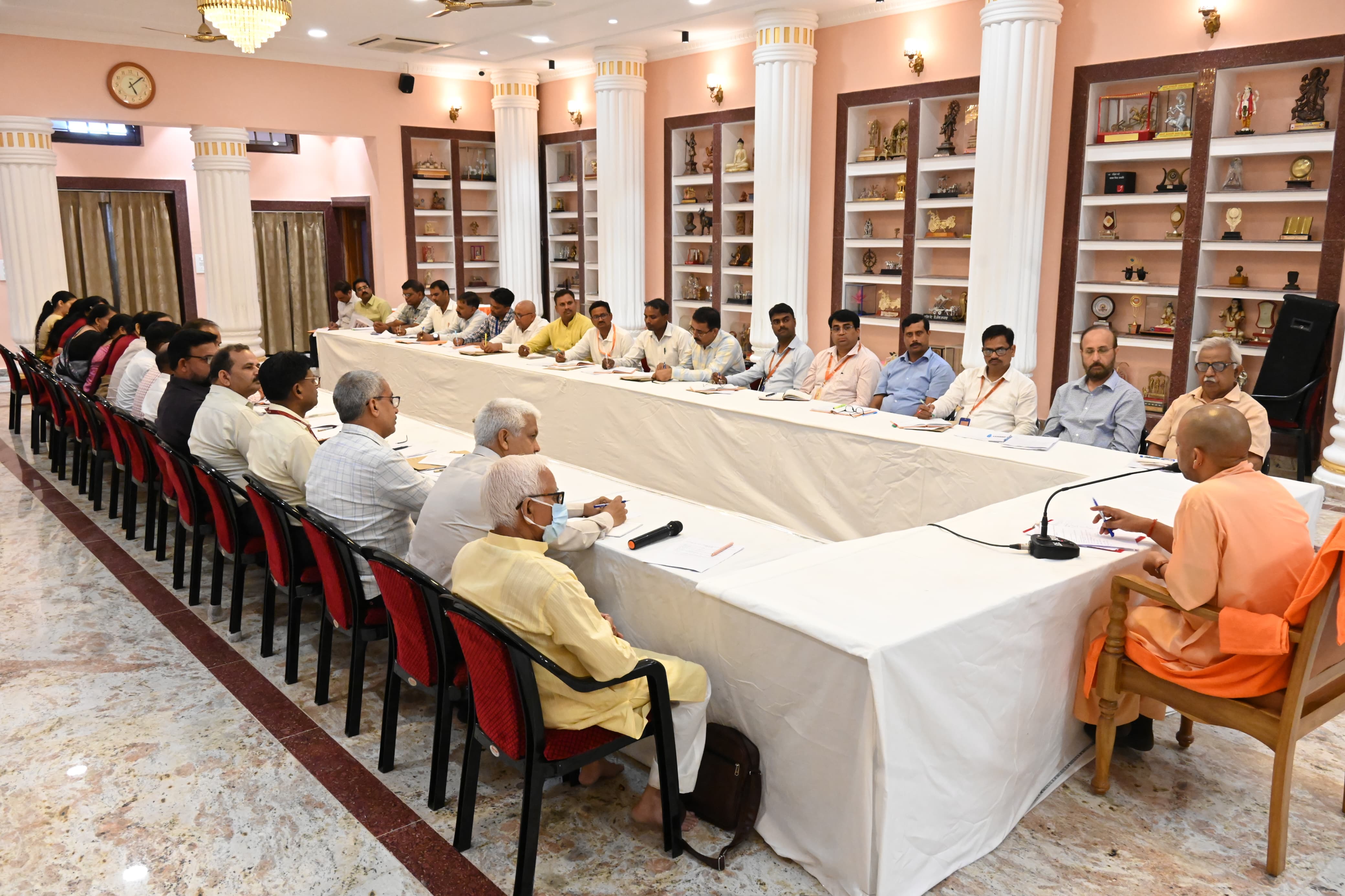महाराणा प्रताप शिक्षा परिषद की सभी संस्थाओं के प्रमुखों के साथ समीक्षा बैठक की गोरक्षपीठाधीश्वर योगी आदित्यनाथ ने* महाराणा प्रताप शिक्षा परिषद की सभी संस्थाओं के प्रमुखों के साथ समीक्षा बैठक की गोरक्षपीठाधीश्वर योगी आदित्यनाथ ने*