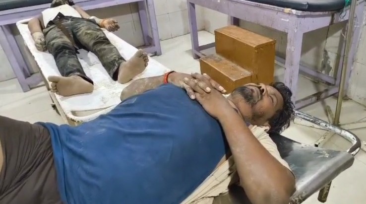 मुरैना : मिट्टी धसकने से एक मजदूर की मौत, पांच हुये घायल मुरैना : मिट्टी धसकने से एक मजदूर की मौत, पांच हुये घायल