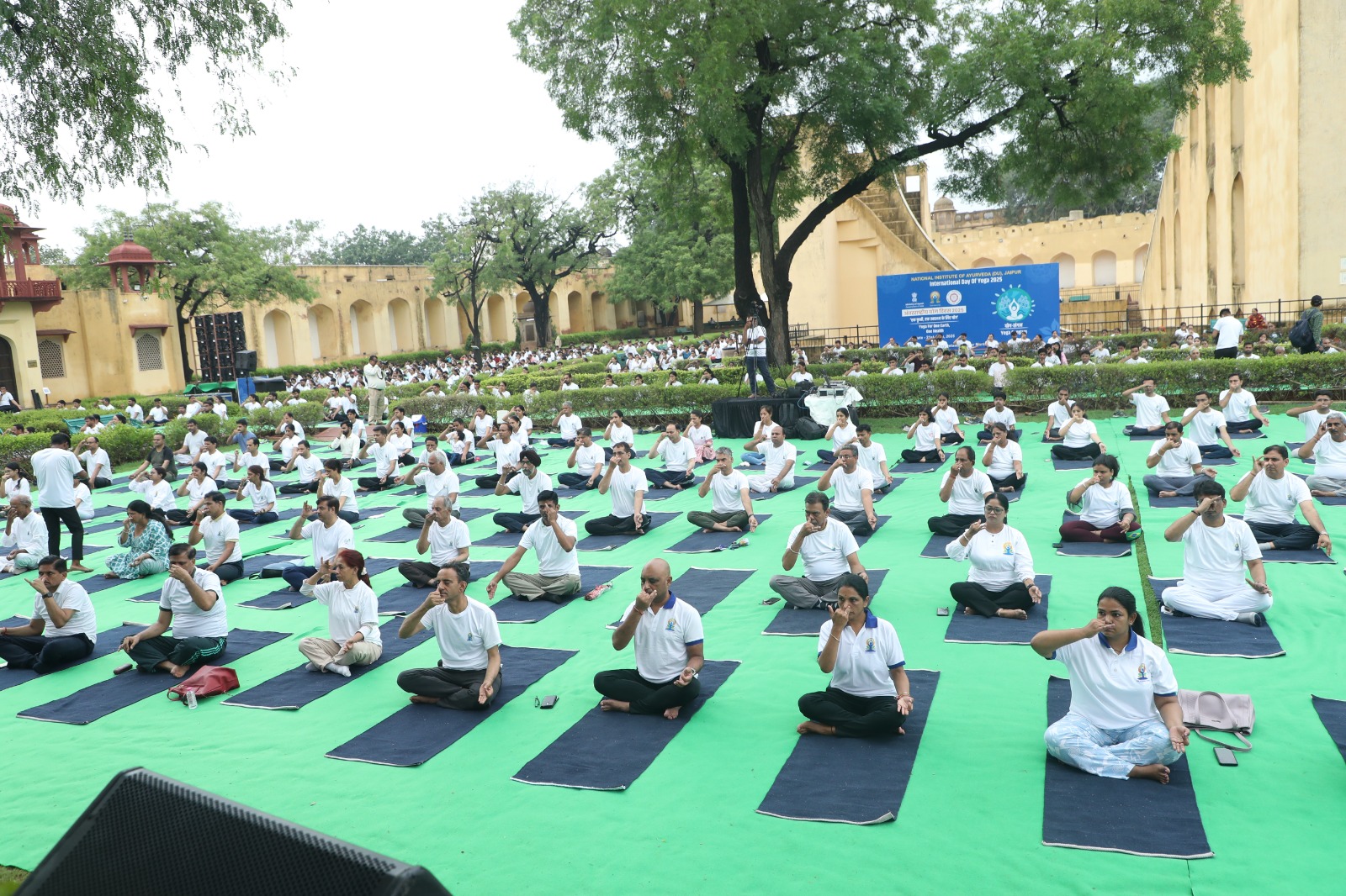 राष्ट्रीय आयुर्वेद संस्थान : जंतर मंतर बना योग और संस्कृति का संगम स्थल राष्ट्रीय आयुर्वेद संस्थान : जंतर मंतर बना योग और संस्कृति का संगम स्थल