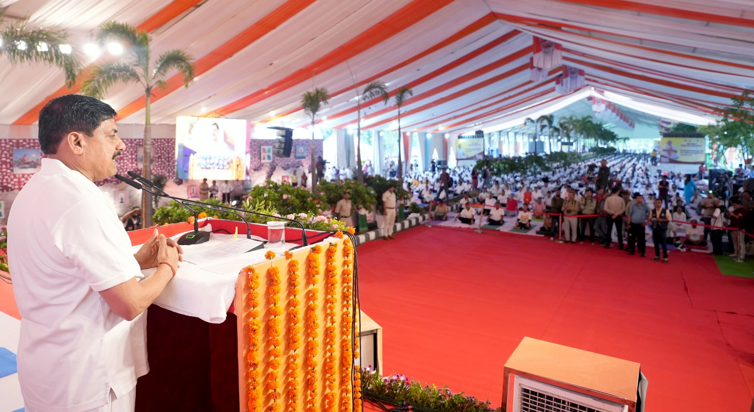 अंतरराष्ट्रीय योग दिवस पर भोपाल में सीएम मोहन यादव तो इंदौर में केंद्रीय मंत्री सिंधिया ने किया योग अंतरराष्ट्रीय योग दिवस पर भोपाल में सीएम मोहन यादव तो इंदौर में केंद्रीय मंत्री सिंधिया ने किया योग