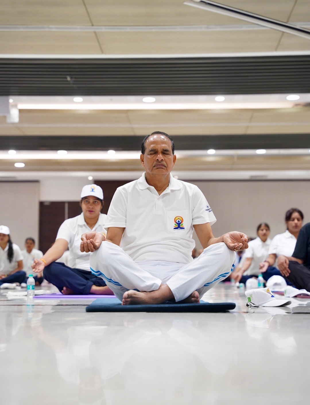 पूसा में योग सत्र में भाग लेते शिवराज सिंह चौहान पूसा में योग सत्र में भाग लेते शिवराज सिंह चौहान