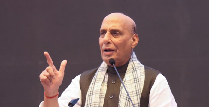 शीर्ष अधिकारियों ने जम्मू-कश्मीर में मौजूदा सुरक्षा स्थिति के बारे में रक्षा मंत्री राजनाथ सिंह को दी जानकारी शीर्ष अधिकारियों ने जम्मू-कश्मीर में मौजूदा सुरक्षा स्थिति के बारे में रक्षा मंत्री राजनाथ सिंह को दी जानकारी