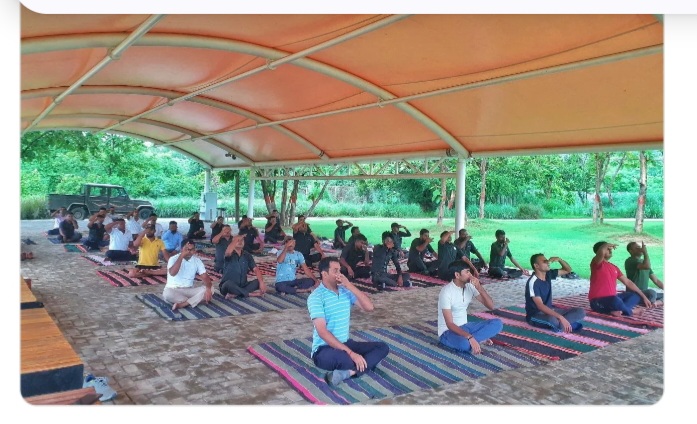 योग प्रतिबद्धता में शामिल प्रतिभागी योग प्रतिबद्धता में शामिल प्रतिभागी