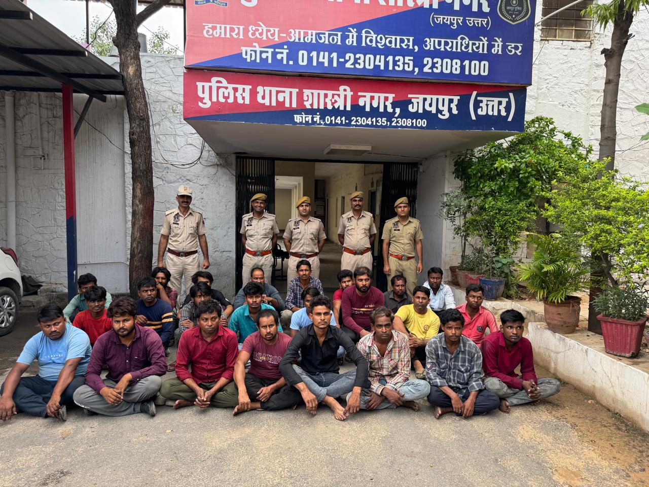 एरिया डोमिनेशन अभियान:46 बदमाशों को पुलिस ने धरा एरिया डोमिनेशन अभियान:46 बदमाशों को पुलिस ने धरा