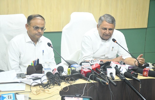 पत्रकार वार्ता के दौरान मंत्री विजय चौधरी पत्रकार वार्ता के दौरान मंत्री विजय चौधरी