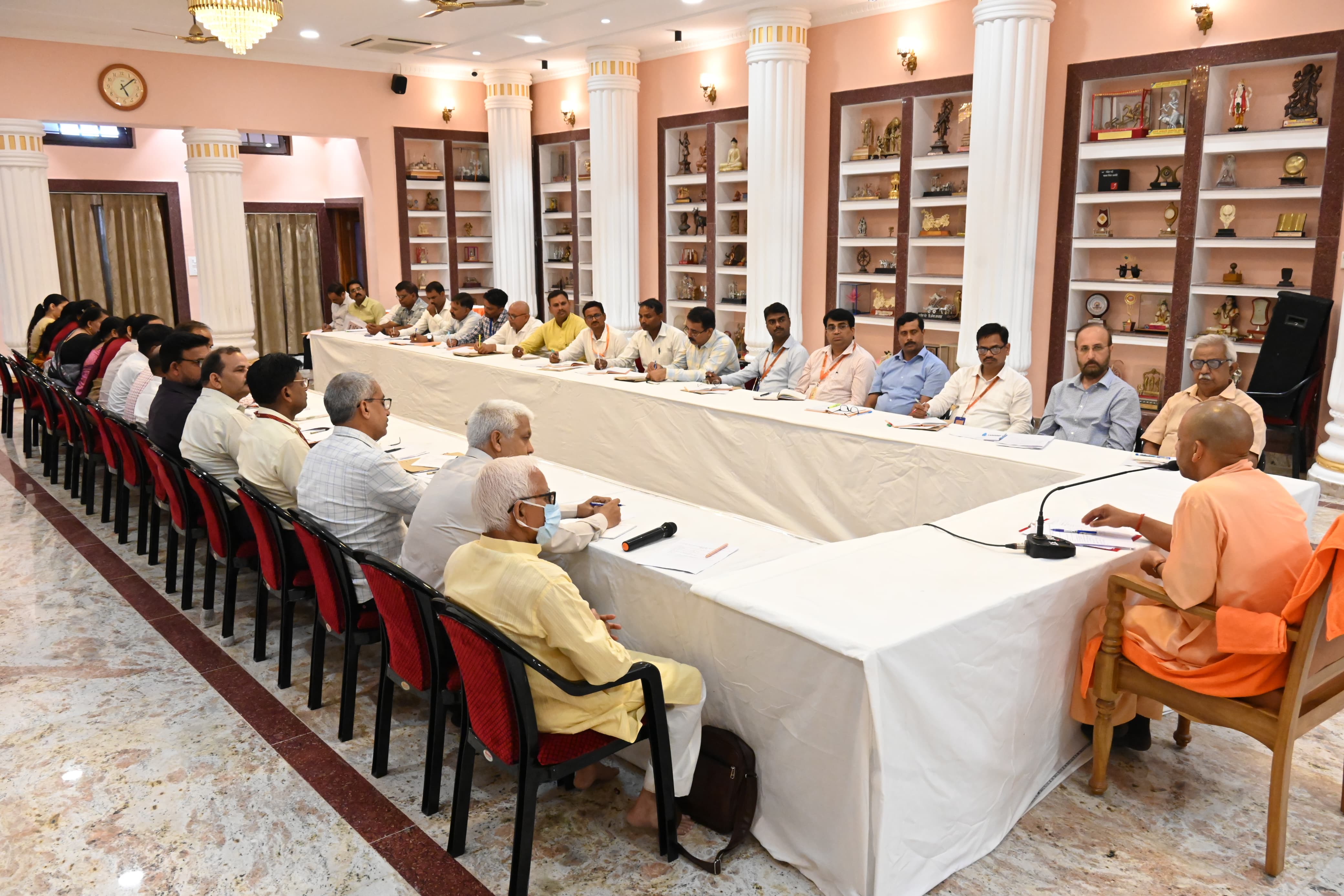 महाराणा प्रताप शिक्षा परिषद की सभी संस्थाओं के प्रमुखों के साथ समीक्षा बैठक की गोरक्षपीठाधीश्वर योगी आदित्यनाथ ने* महाराणा प्रताप शिक्षा परिषद की सभी संस्थाओं के प्रमुखों के साथ समीक्षा बैठक की गोरक्षपीठाधीश्वर योगी आदित्यनाथ ने*