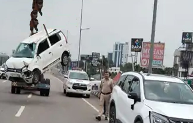 सोनीपत: जीटी रोड पर क्षतिग्रस्त वाहन सोनीपत: जीटी रोड पर क्षतिग्रस्त वाहन