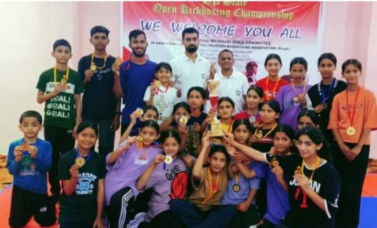 नाहन और शिलाई की जोड़ी ने किक बॉक्सिंग में दिखाया कमाल नाहन और शिलाई की जोड़ी ने किक बॉक्सिंग में दिखाया कमाल