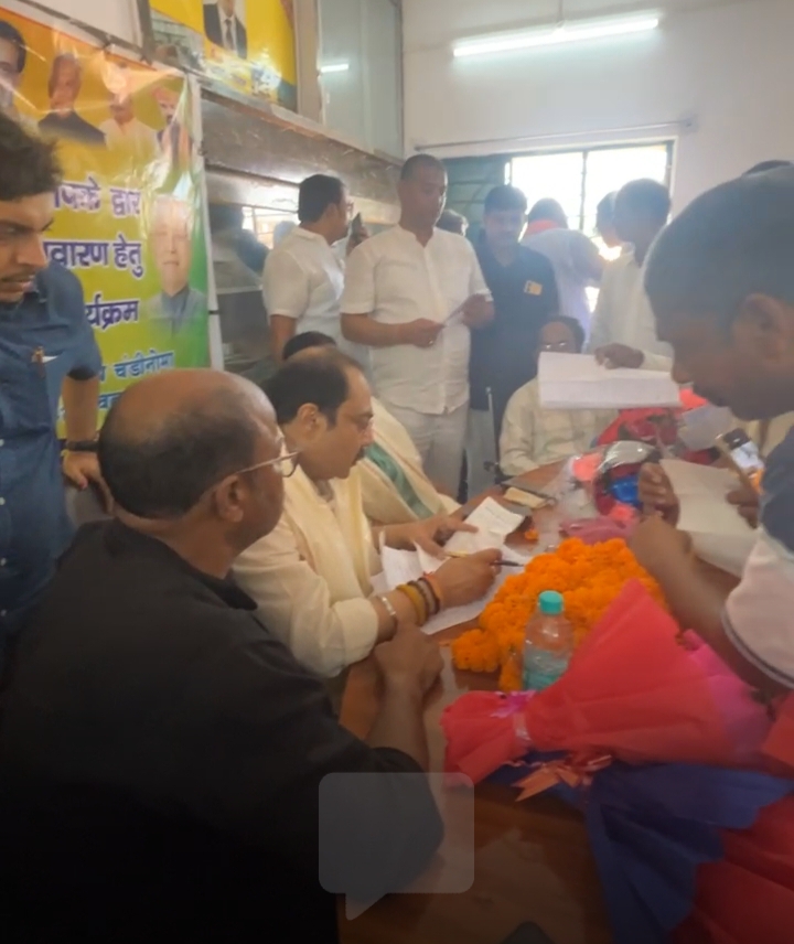 मअमले निपटाते सांसद मअमले निपटाते सांसद