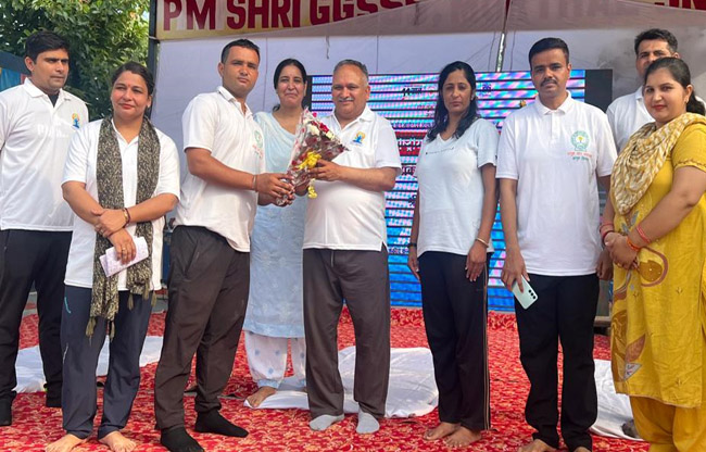 मुरथल के कन्या स्कूल में नगर निगम मेयर राजीव जैन मुरथल के कन्या स्कूल में नगर निगम मेयर राजीव जैन