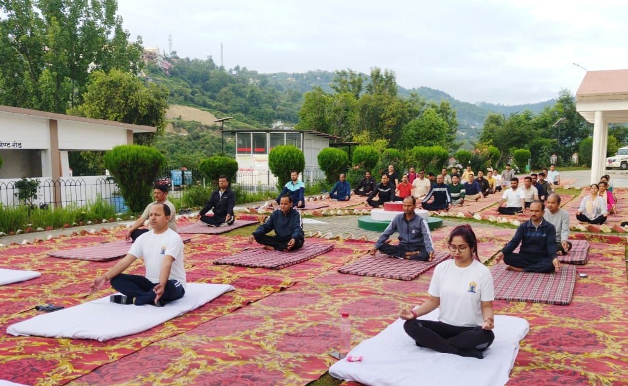 अंतर्राष्ट्रीय योग दिवस पर आयोजित कार्यक्रम अंतर्राष्ट्रीय योग दिवस पर आयोजित कार्यक्रम