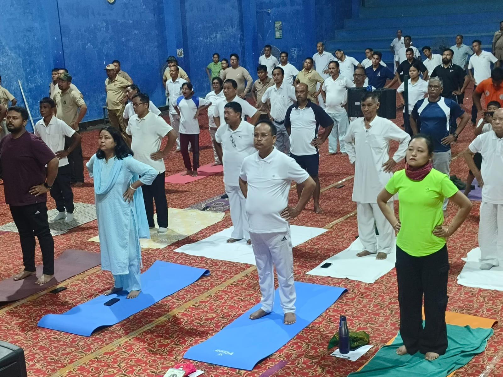 कोकराझार में 11वां अंतरराष्ट्रीय योग दिवस मनाया गया। कोकराझार में 11वां अंतरराष्ट्रीय योग दिवस मनाया गया।
