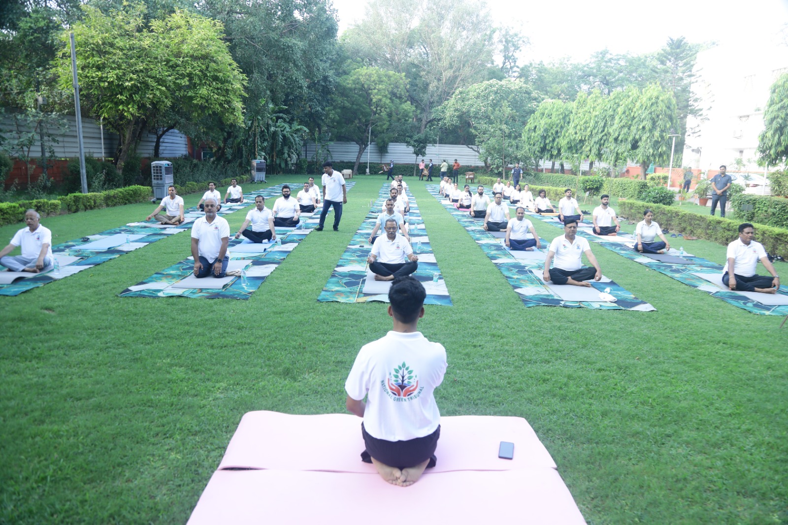 एनजीटी के अध्यक्ष न्यायमूर्ति प्रकाश श्रीवास्तव योग करते हुए एनजीटी के अध्यक्ष न्यायमूर्ति प्रकाश श्रीवास्तव योग करते हुए