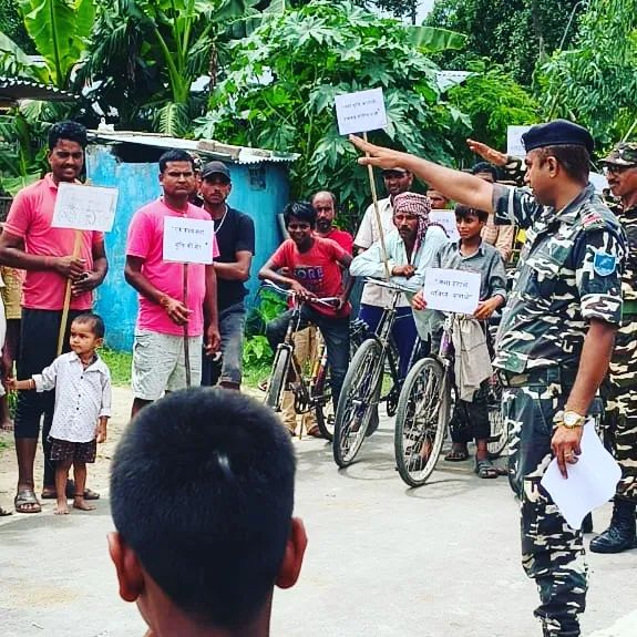 अररिया फूट:नशा के खिलाफ जागरूकता रैली में एसएसबी जवान और ग्रामीण अररिया फूट:नशा के खिलाफ जागरूकता रैली में एसएसबी जवान और ग्रामीण