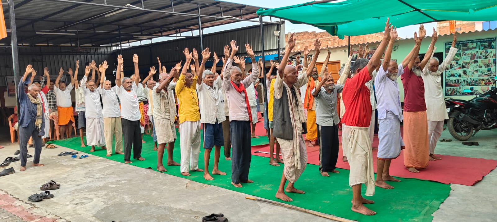 वृद्धाश्रम में योग वृद्धाश्रम में योग