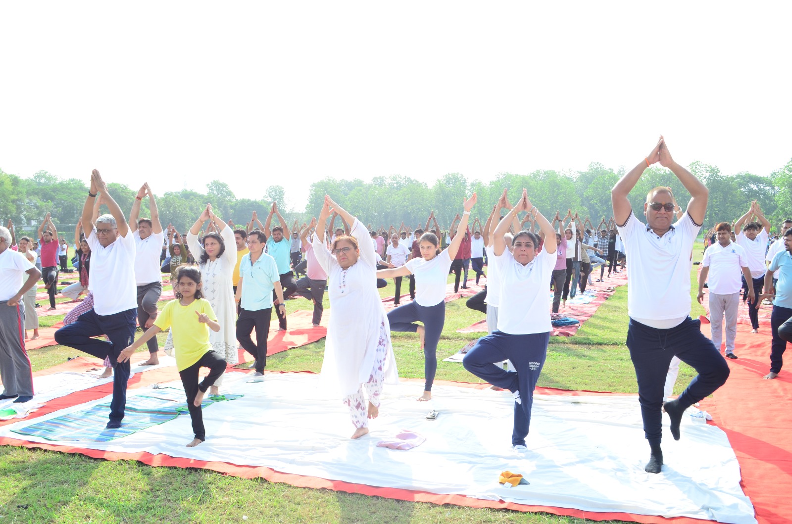 एक पृथ्वी, एक स्वास्थ्य’ के संदेश के साथ छात्रों, शिक्षकों और कर्मचारियों ने विश्व विद्यालय में एक साथ किया सूर्य नमस्कार* एक पृथ्वी, एक स्वास्थ्य’ के संदेश के साथ छात्रों, शिक्षकों और कर्मचारियों ने विश्व विद्यालय में एक साथ किया सूर्य नमस्कार*
