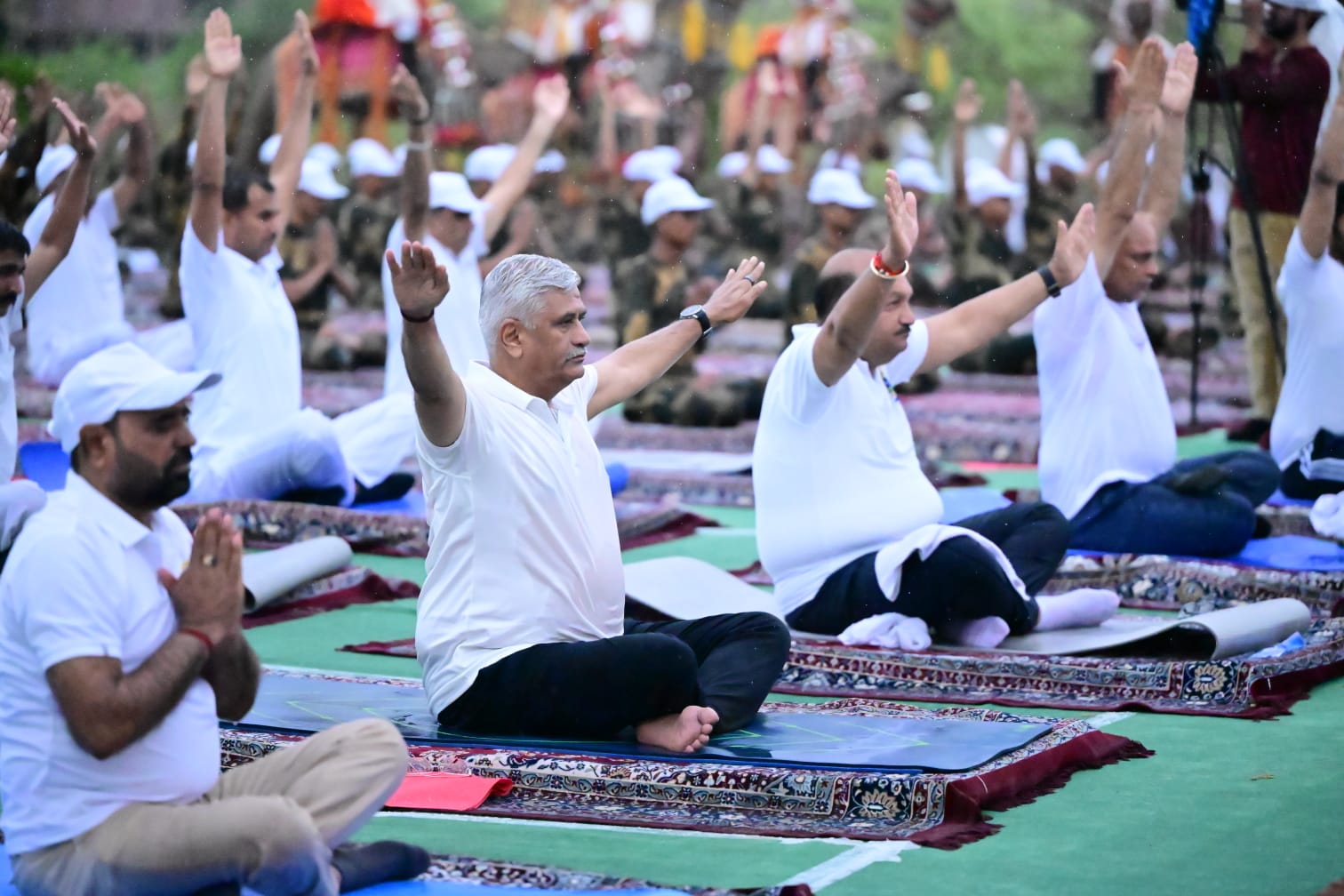 केंद्रीय मंत्री शेखावत ने मेहरानगढ़ दुर्ग में किया योग केंद्रीय मंत्री शेखावत ने मेहरानगढ़ दुर्ग में किया योग