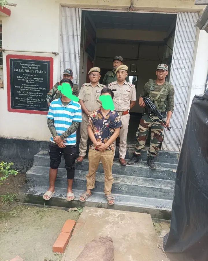 मणिपुर में गिरफ्तार उग्रवादियों की तस्वीर।