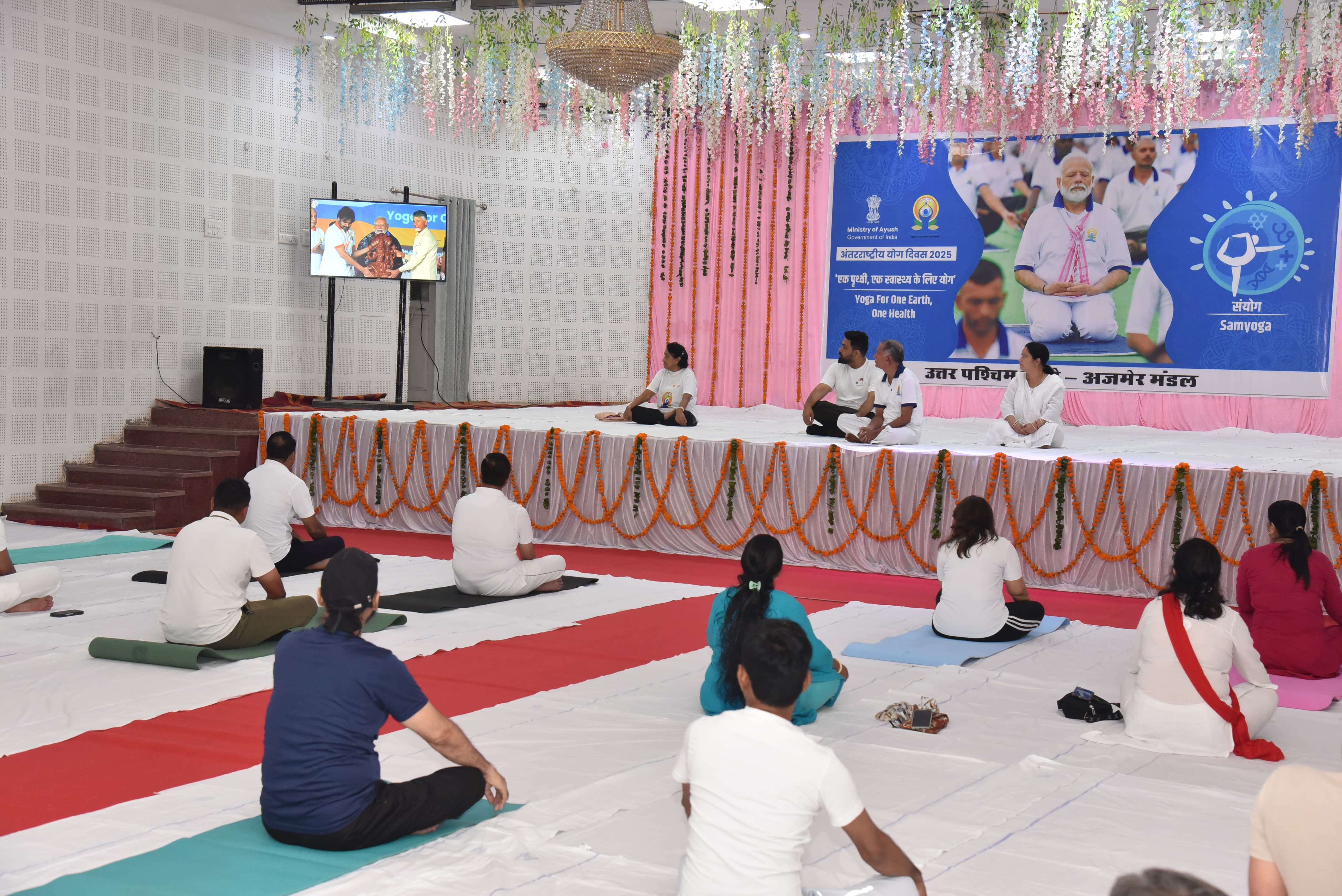शरीर मन और आत्मा को संतुलित करने का माध्यम है योग - श्रीकांत बाल्दी शरीर मन और आत्मा को संतुलित करने का माध्यम है योग - श्रीकांत बाल्दी