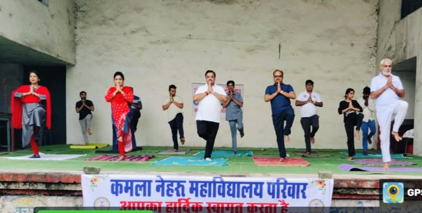 नियमित योगाभ्यास मन-शरीर एवं अध्यात्मिक शक्तियों में सामंजस्य कर हमें ऊर्जावान बनाता है: डाॅ प्रशांत नियमित योगाभ्यास मन-शरीर एवं अध्यात्मिक शक्तियों में सामंजस्य कर हमें ऊर्जावान बनाता है: डाॅ प्रशांत