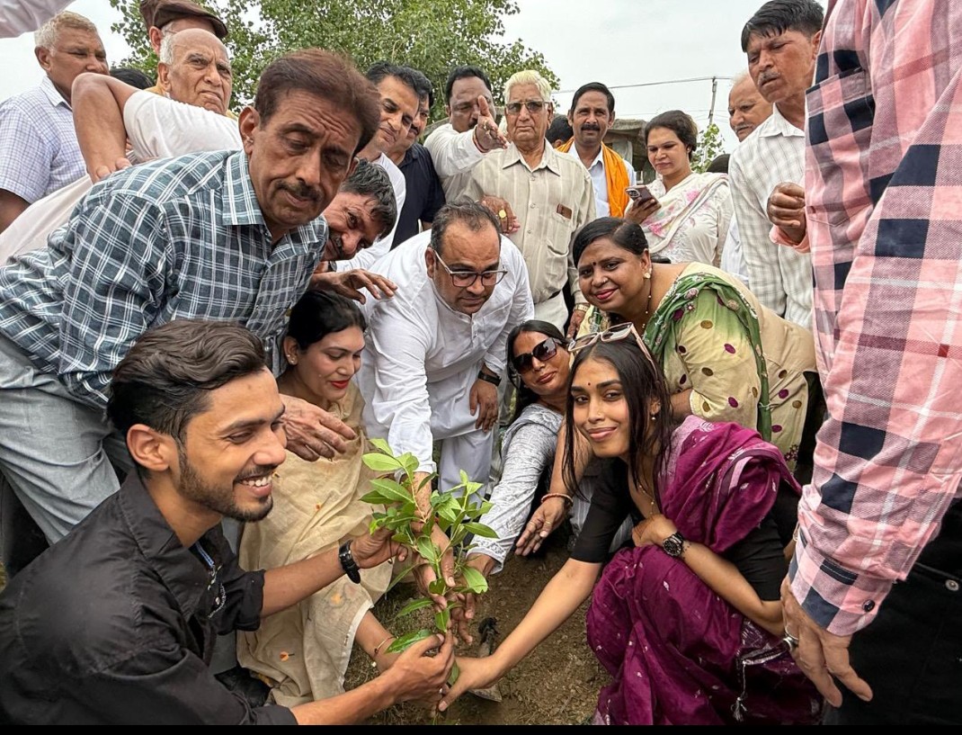 “एक पेड़ मां के नाम” अभियान के तहत विकासपुरी विधानसभा क्षेत्र में पौधारोपण करते स्वास्थ्य मंत्री पंकज कुमार सिंह “एक पेड़ मां के नाम” अभियान के तहत विकासपुरी विधानसभा क्षेत्र में पौधारोपण करते स्वास्थ्य मंत्री पंकज कुमार सिंह
