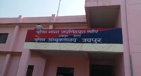 पत्थर से सिर कुचलकर युवक की हत्या पत्थर से सिर कुचलकर युवक की हत्या