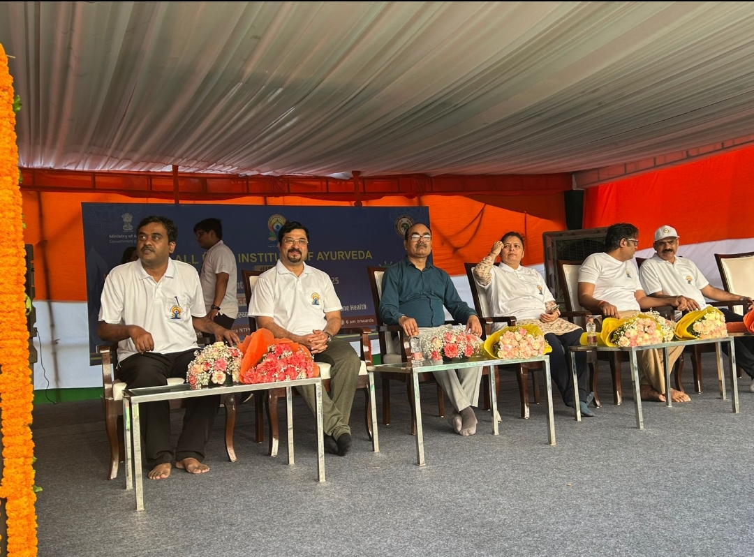 ए आई आई ए में आयोजित योग सत्र में भाग लेते हुए निदेशक प्रभारी डॉ मंजूषा गोपाला एवं अन्य अतिथि ए आई आई ए में आयोजित योग सत्र में भाग लेते हुए निदेशक प्रभारी डॉ मंजूषा गोपाला एवं अन्य अतिथि