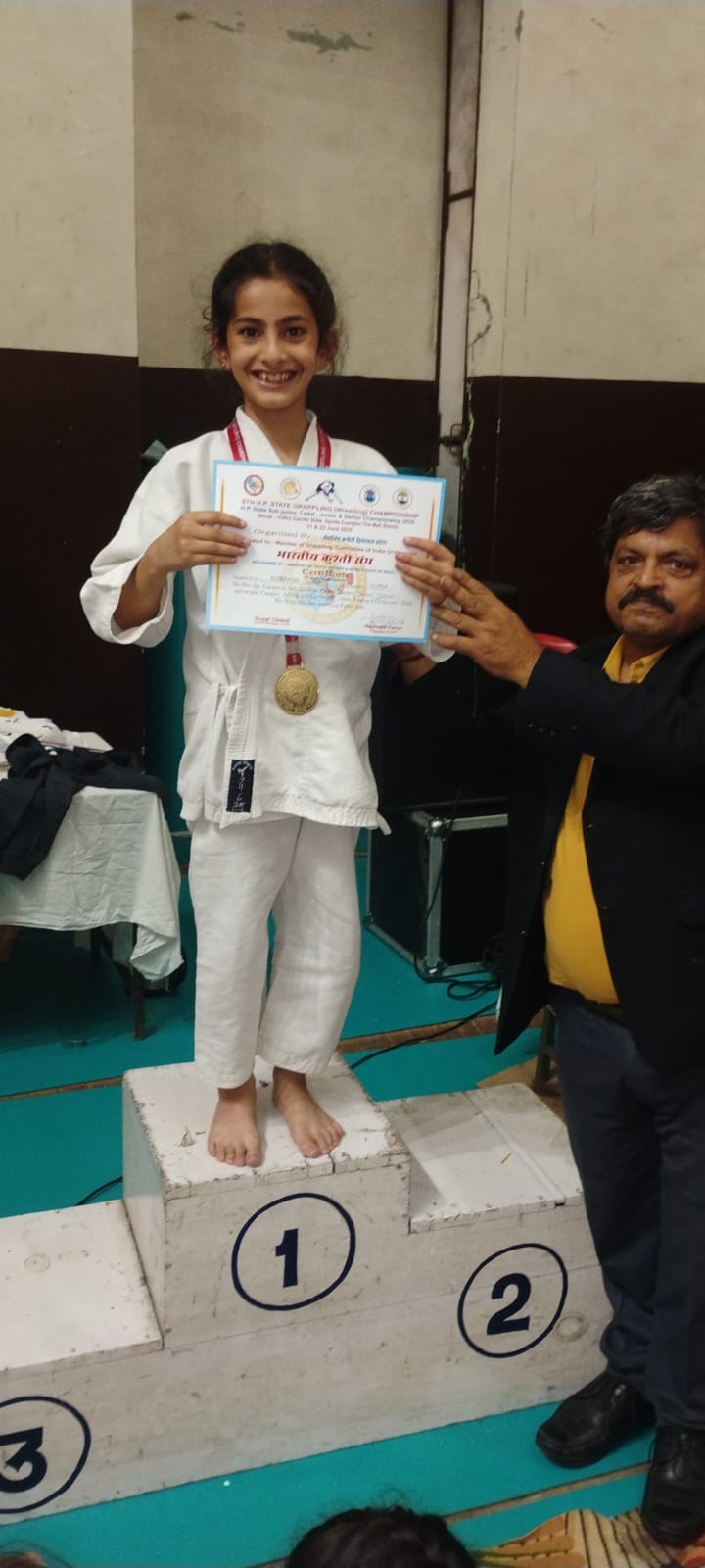गोल्ड मैडल प्राप्त करने वाली रुद्रान्शी शर्मा। गोल्ड मैडल प्राप्त करने वाली रुद्रान्शी शर्मा।