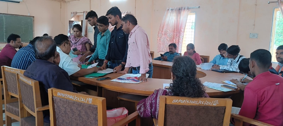 बीआरपी शासकीय पालीटेक्निक रूद्री में प्रवेश लेने उपस्थित छात्र - छात्राएं। बीआरपी शासकीय पालीटेक्निक रूद्री में प्रवेश लेने उपस्थित छात्र - छात्राएं।