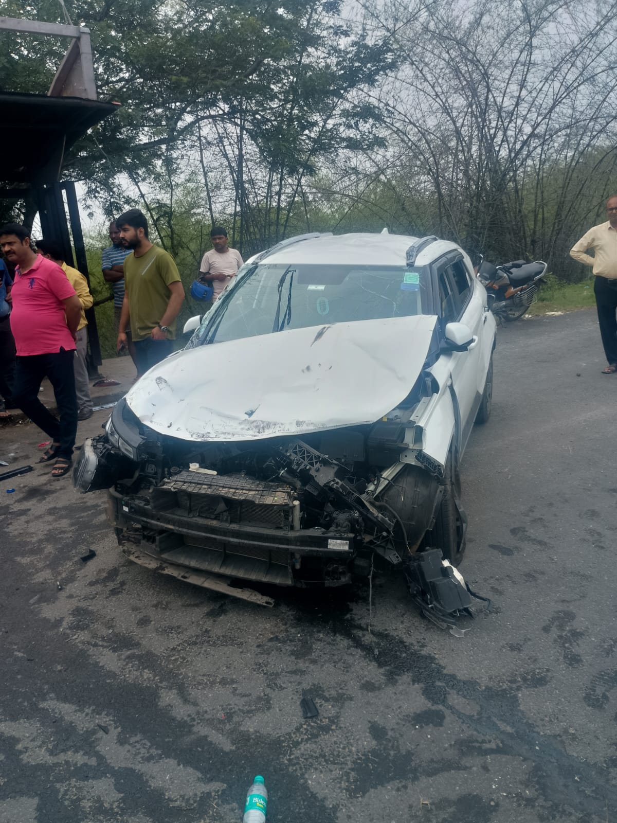 दुर्घटनाग्रस्त कार दुर्घटनाग्रस्त कार