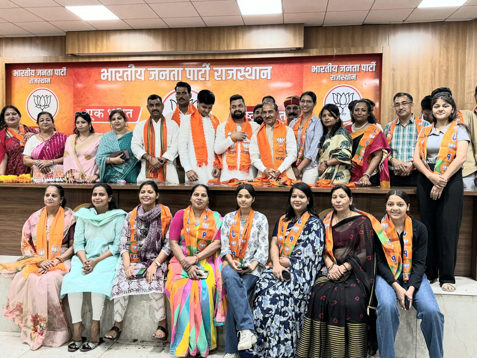 भाजपा प्रदेश अध्यक्ष मदन राठौड़ ने जमीदारा पार्टी और आम आदमी पार्टी के प्रतिनिधियों को ग्रहण करवाई पार्टी की सदस्यता भाजपा प्रदेश अध्यक्ष मदन राठौड़ ने जमीदारा पार्टी और आम आदमी पार्टी के प्रतिनिधियों को ग्रहण करवाई पार्टी की सदस्यता