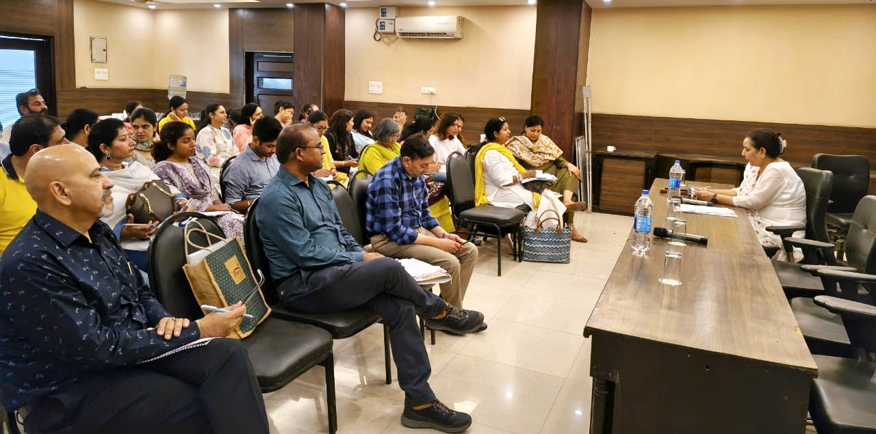 टीकाकरण अभियान की तैयारियों की समीक्षा करते हुए डिप्टी सीएमओ एवं जिला टीकाकरण अधिकारी डॉ. रचना। टीकाकरण अभियान की तैयारियों की समीक्षा करते हुए डिप्टी सीएमओ एवं जिला टीकाकरण अधिकारी डॉ. रचना।