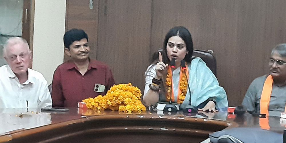 मुझे चुनाव में 22 कराेड़ लाेगाें (मुसलमानाें) के वाेट की जरुरत नहीं, नाजिया मर नहीं रही, मेरे साथ देश : नाजिया इलाही खान मुझे चुनाव में 22 कराेड़ लाेगाें (मुसलमानाें) के वाेट की जरुरत नहीं, नाजिया मर नहीं रही, मेरे साथ देश : नाजिया इलाही खान