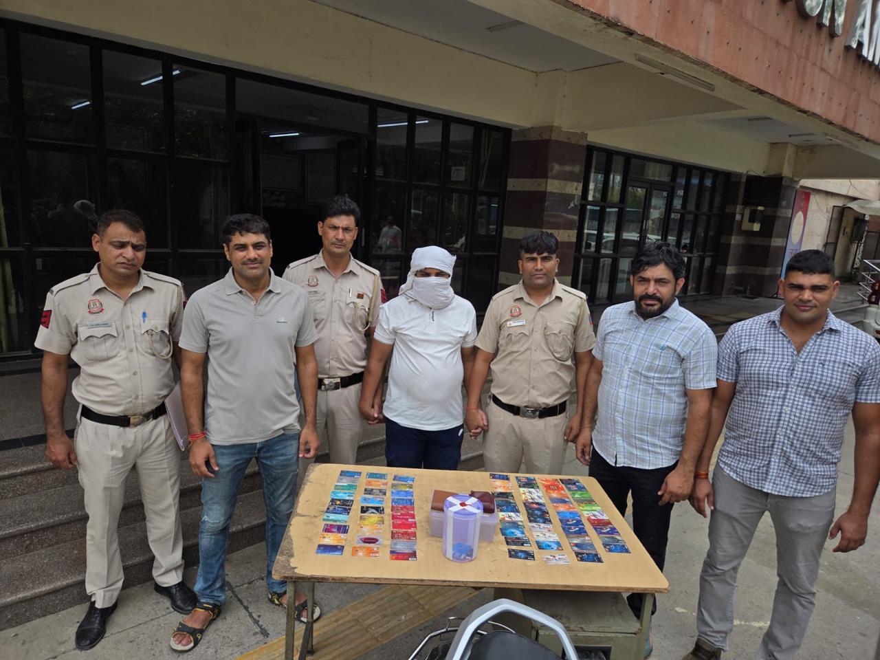 एटीएम धोखाधड़ी करने वाले आरोपित की फोटो एटीएम धोखाधड़ी करने वाले आरोपित की फोटो