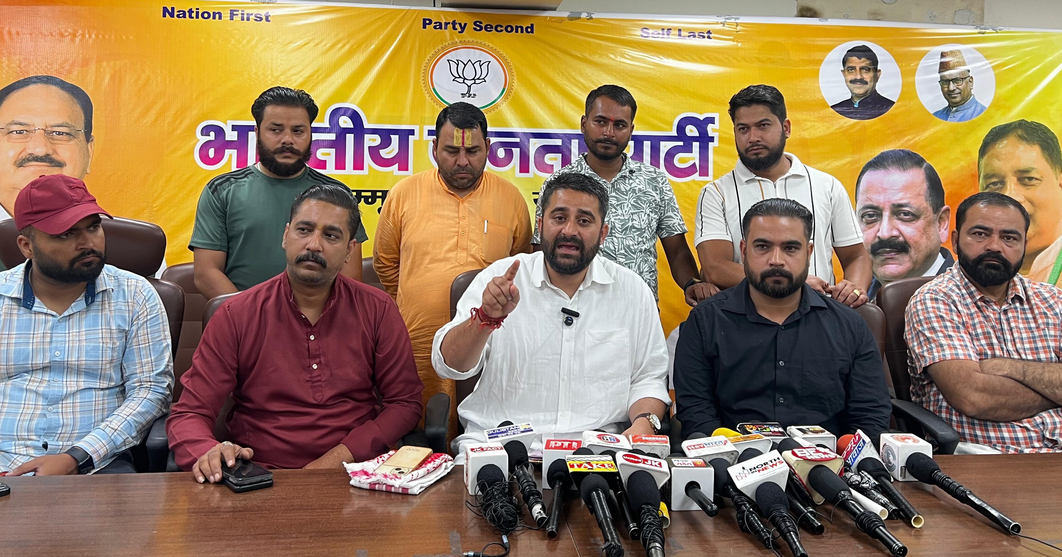 नायब तहसीलदार परीक्षा में उर्दू को शामिल करना असंवैधानिक और अस्वीकार्य-अरुण प्रभात नायब तहसीलदार परीक्षा में उर्दू को शामिल करना असंवैधानिक और अस्वीकार्य-अरुण प्रभात