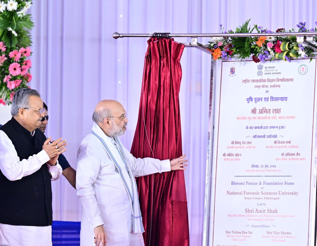 नवा रायपुर स्थित राष्ट्रीय न्यायालयिक विज्ञान विश्वविद्यालय के अस्थायी परिसर तथा आईहब रायपुर का वर्चुअल उद्घाटन करते हुए केंद्रीय गृहमंत्री अमित शाह नवा रायपुर स्थित राष्ट्रीय न्यायालयिक विज्ञान विश्वविद्यालय के अस्थायी परिसर तथा आईहब रायपुर का वर्चुअल उद्घाटन करते हुए केंद्रीय गृहमंत्री अमित शाह