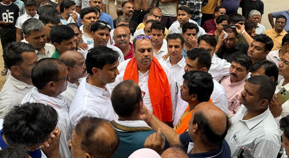 विकासपुरी विधानसभा के बापरोला गांव से हरफूल विहार को जोड़ने वाली पूल वाली सड़क के निर्माण कार्य की शुरुआत विकासपुरी विधानसभा के बापरोला गांव से हरफूल विहार को जोड़ने वाली पूल वाली सड़क के निर्माण कार्य की शुरुआत