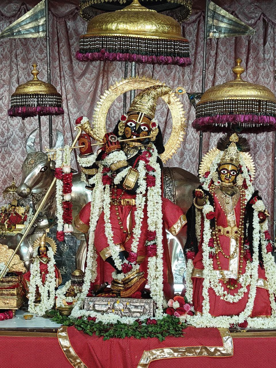 योगिनी एकादशी: गोविंददेवजी मंदिर की दर्शन व्यवस्था में आंशिक बदलाव से श्रद्धालुओं को मिली बड़ी राहत योगिनी एकादशी: गोविंददेवजी मंदिर की दर्शन व्यवस्था में आंशिक बदलाव से श्रद्धालुओं को मिली बड़ी राहत