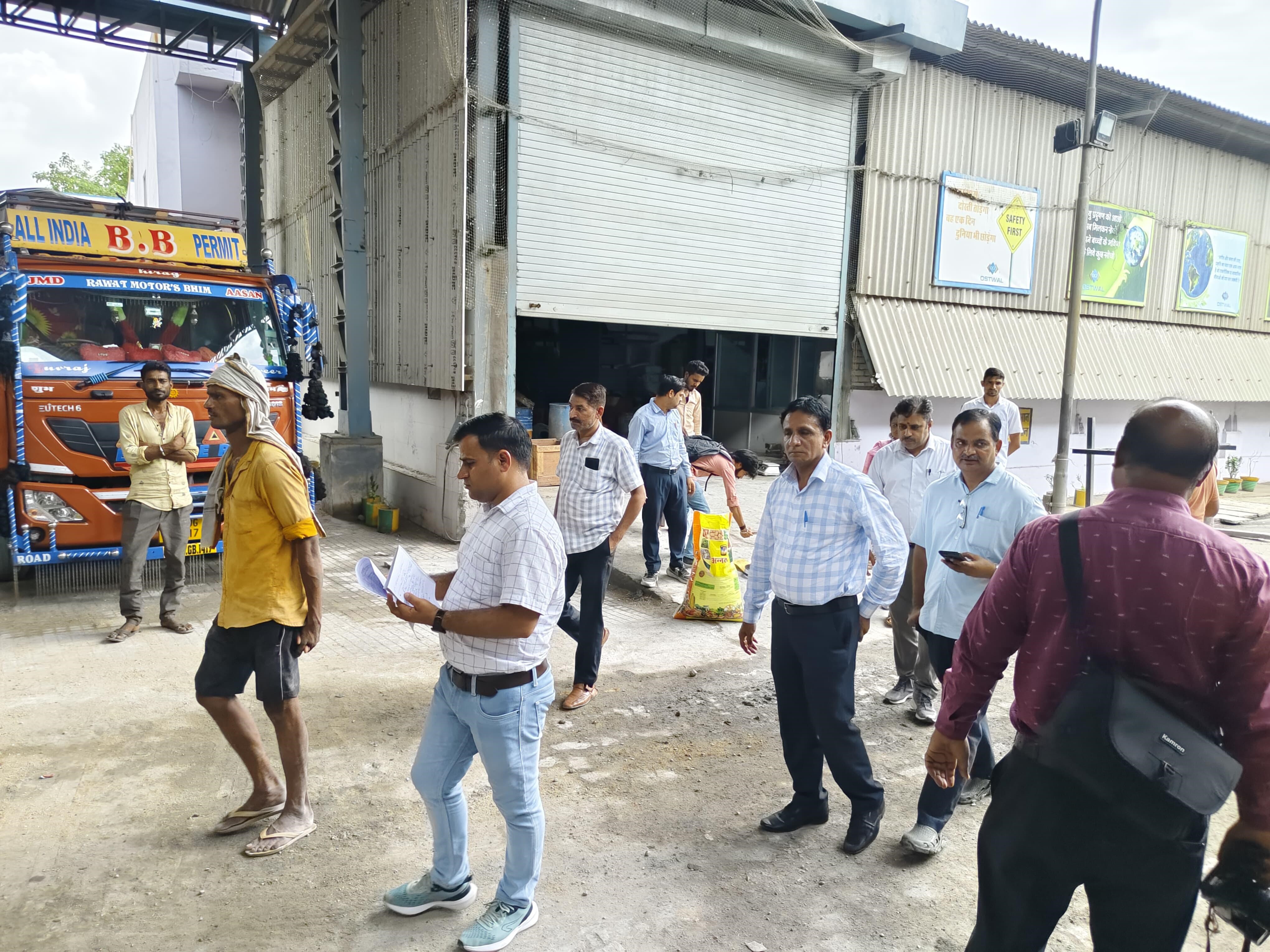 अपडेट- भीलवाड़ा में उर्वरक फैक्ट्रियों पर कृषि विभाग की बड़ी कार्रवाई, तीन खाद फैक्ट्रियों पर छापा, 38 हजार बैग की बिक्री पर रोक अपडेट- भीलवाड़ा में उर्वरक फैक्ट्रियों पर कृषि विभाग की बड़ी कार्रवाई, तीन खाद फैक्ट्रियों पर छापा, 38 हजार बैग की बिक्री पर रोक