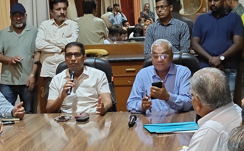 संस्थाओं के पदाधिकारी-सदस्यों, अधिकारियों की बैठक संस्थाओं के पदाधिकारी-सदस्यों, अधिकारियों की बैठक