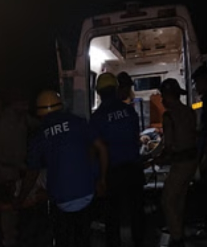 पुलिस रेस्क्यू करती। पुलिस रेस्क्यू करती।
