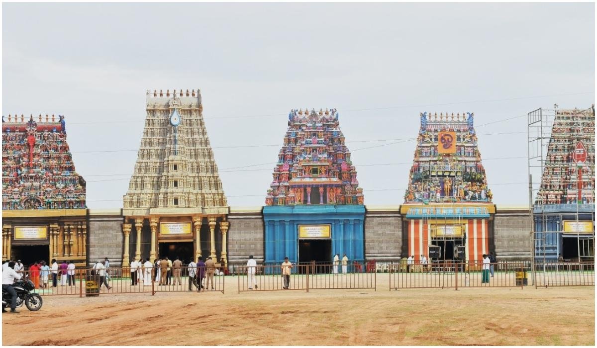 मदुरै में आज शाम 'मुरुगा भक्त महा सम्मेलन' कार्यक्रम मदुरै में आज शाम 'मुरुगा भक्त महा सम्मेलन' कार्यक्रम