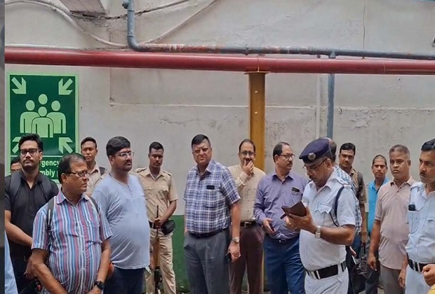 सीईओ के कार्यालय में अचानक आग सीईओ के कार्यालय में अचानक आग